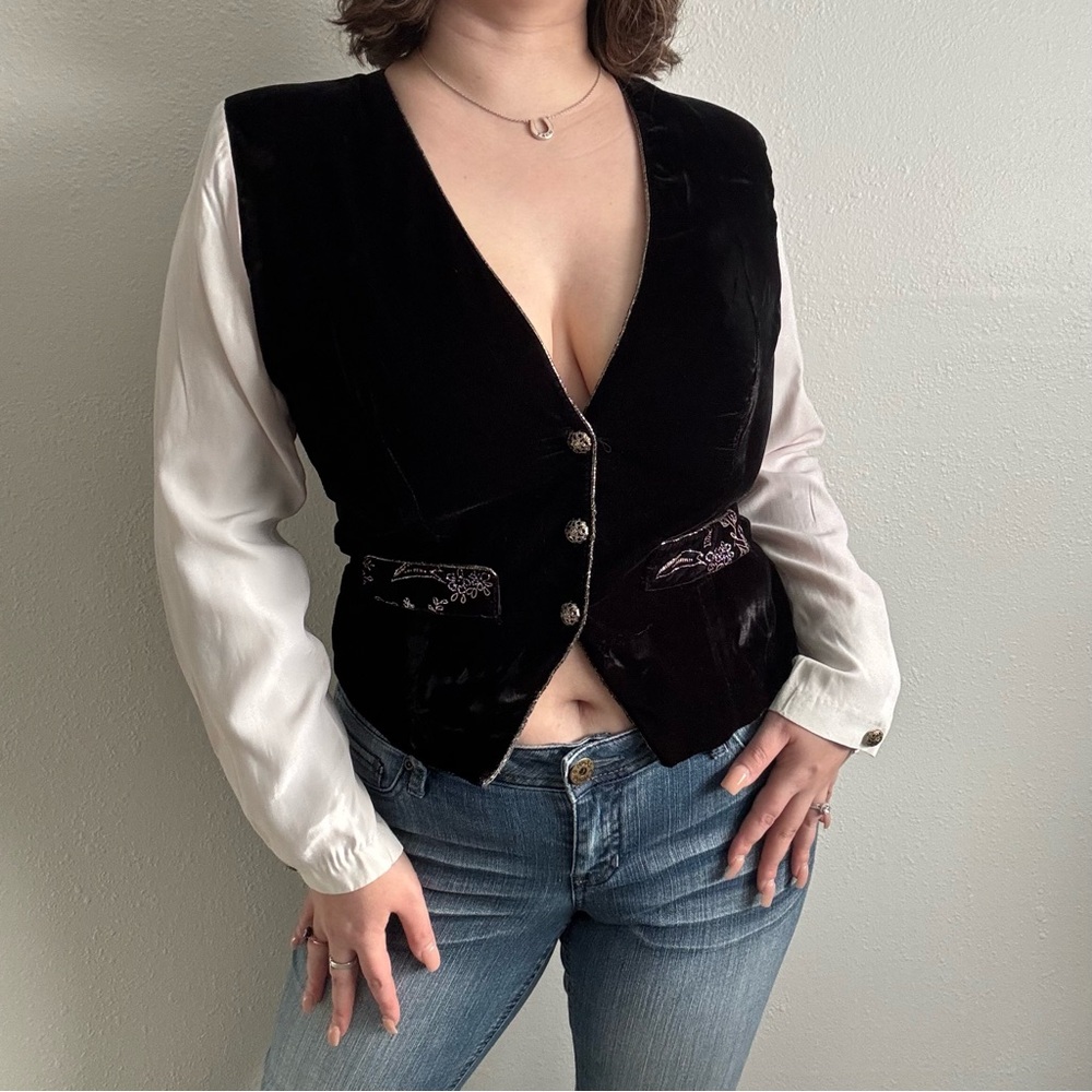 TRÈS PAQUETTE Vintage 90s Black White Velvet V Neck Pirate Button Up Blouse